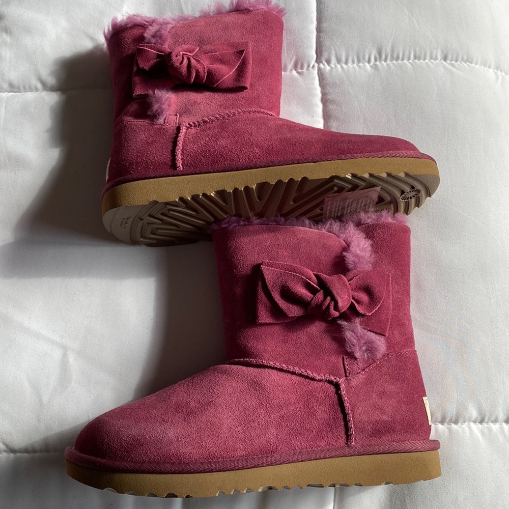 Ugg girls new size 4